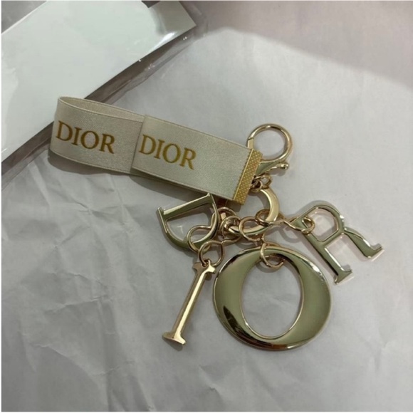 Complementary Keychain With Dior Perfume - Picture 2 of 6